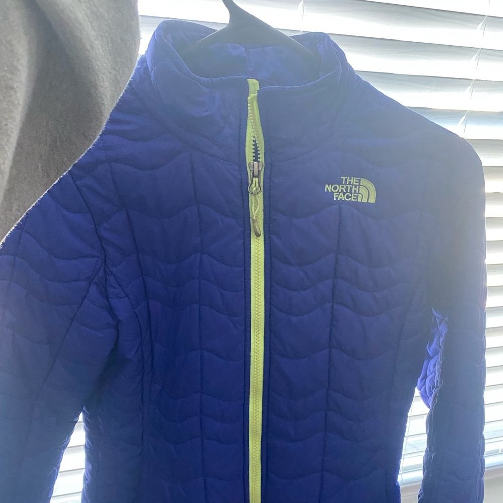 Women’s North Face puffer
